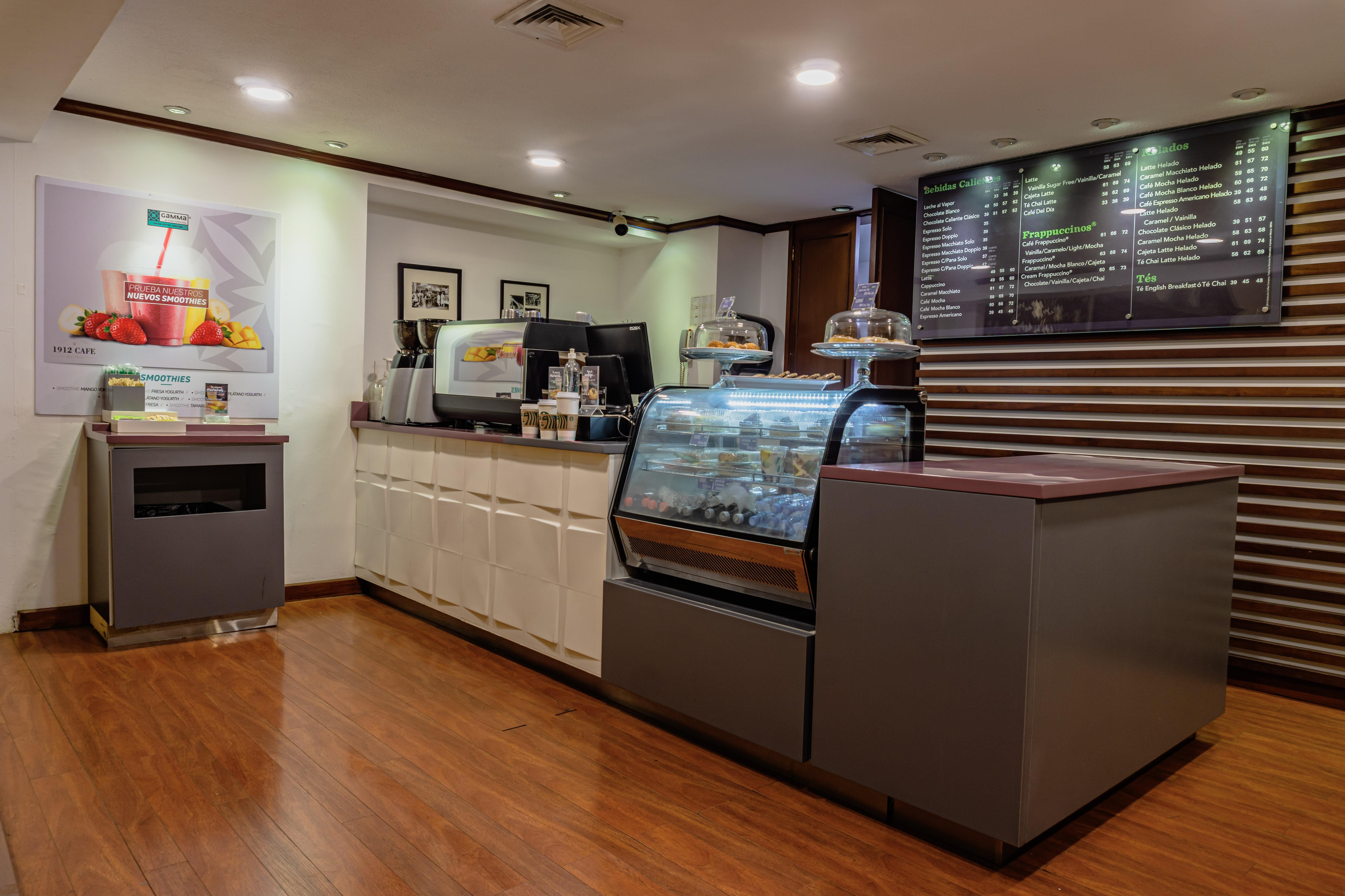 Gamma Monterrey Gran Hotel Ancira 외부 사진 A coffee shop in the airport
