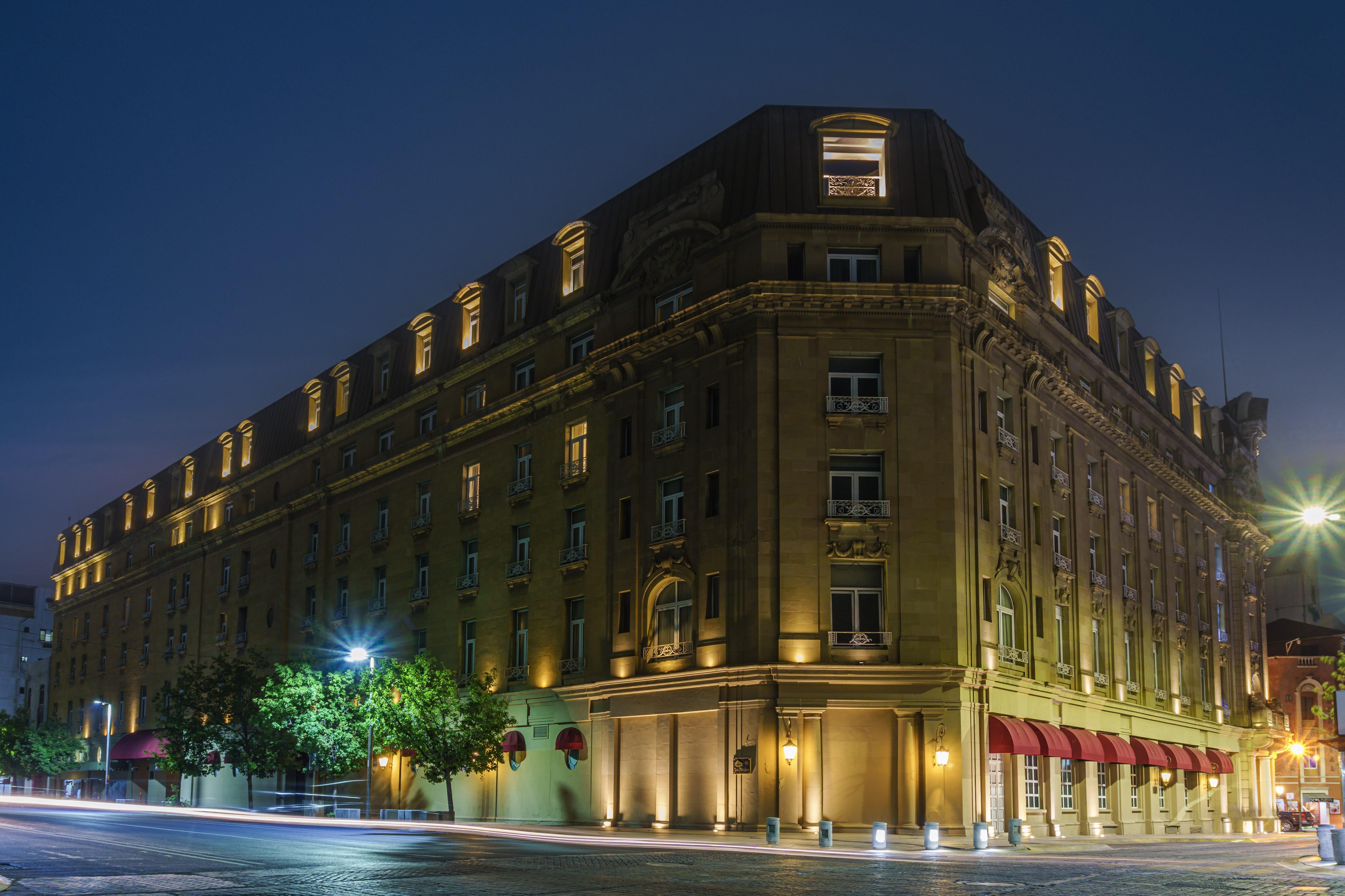 Gamma Monterrey Gran Hotel Ancira 외부 사진 The hotel at night